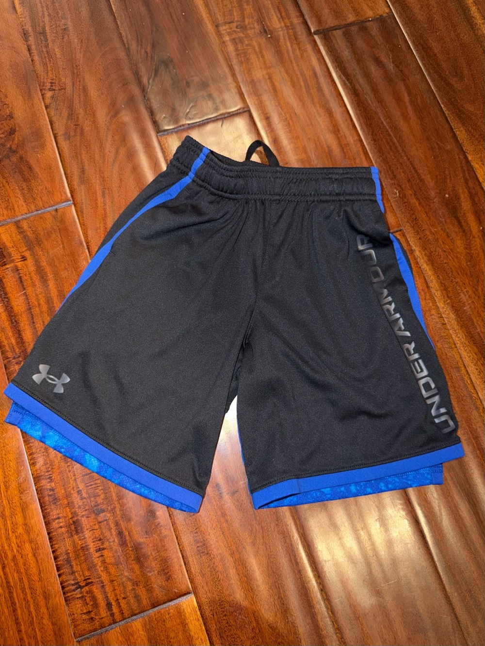 UA athletic shorts - Youth S